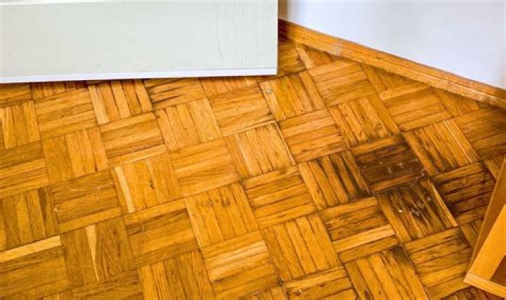 Can wooden floors be mopped?