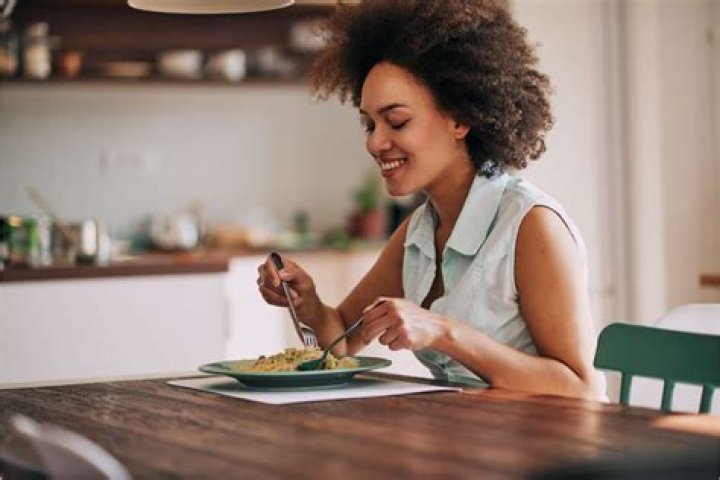 How to eat less noisily?
