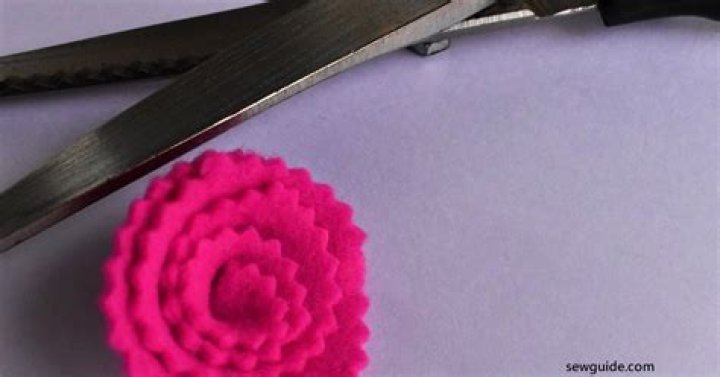 How to sew pinked edge strips?