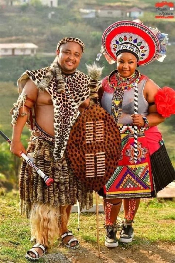 What is the difference between isangoma and inyanga?