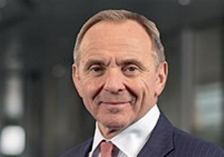 Who replaced john manzoni?